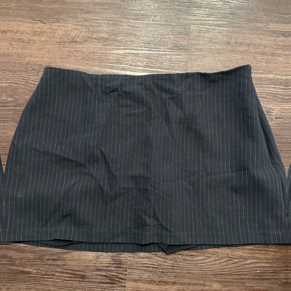 Abercrombie & Fitch Grey and White Pinstripe Skort Size XL